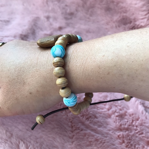 Handmade wooden beads bracelet with leather thread - Picture 4 of 9